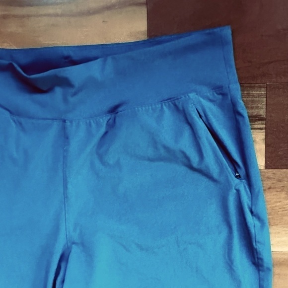 Eddie Bauer Athletic Capri - Picture 3 of 8